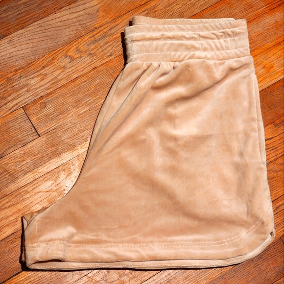 Crimson Brand Shorts - Picture 4 of 5